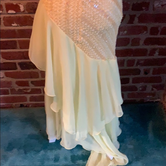 Yellow prom dress - Picture 3 of 3